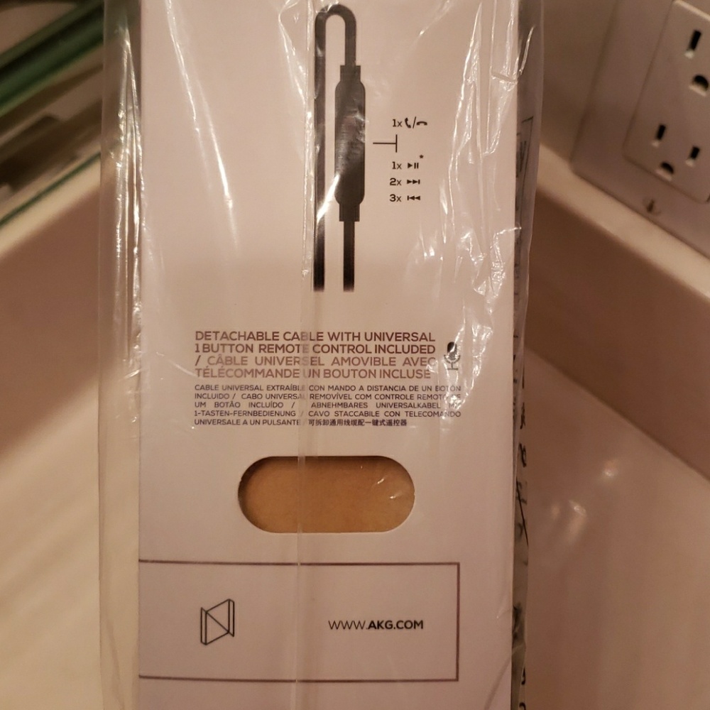 AKG headphones - Picture 3 of 3